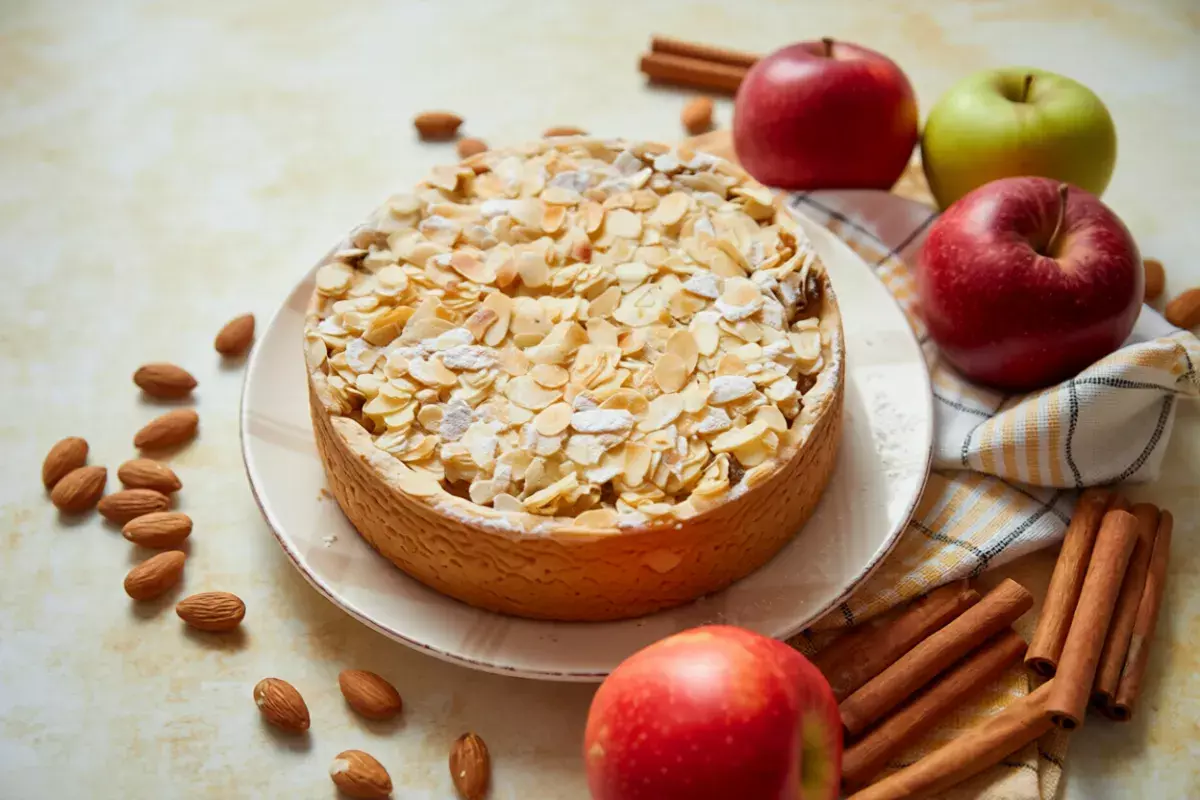 Gâteau aux pommes et amandes : 5 ingrédients clés pour un goût incroyable