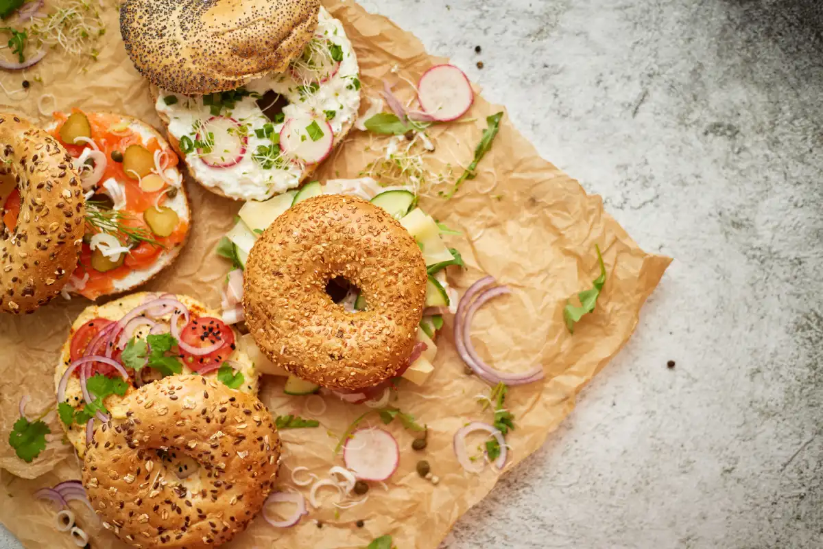 Bagel : 4 garnitures pour des repas rapides et gourmands