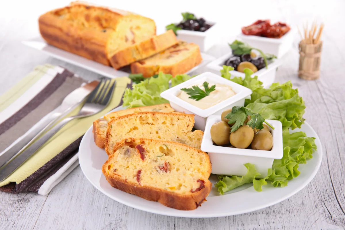 Cake au thon facile : recette moelleuse + 5 astuces inratables