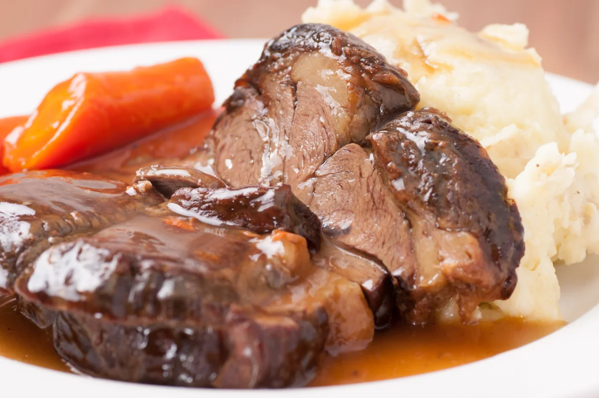 Paleron de bœuf : recette mijotée facile + 6 astuces pour une viande ultra-fondante
