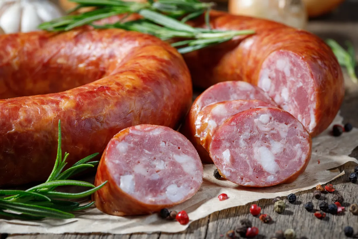 Saucisse de Morteau : cuisson parfaite + 5 recettes faciles ultra-réconfortantes