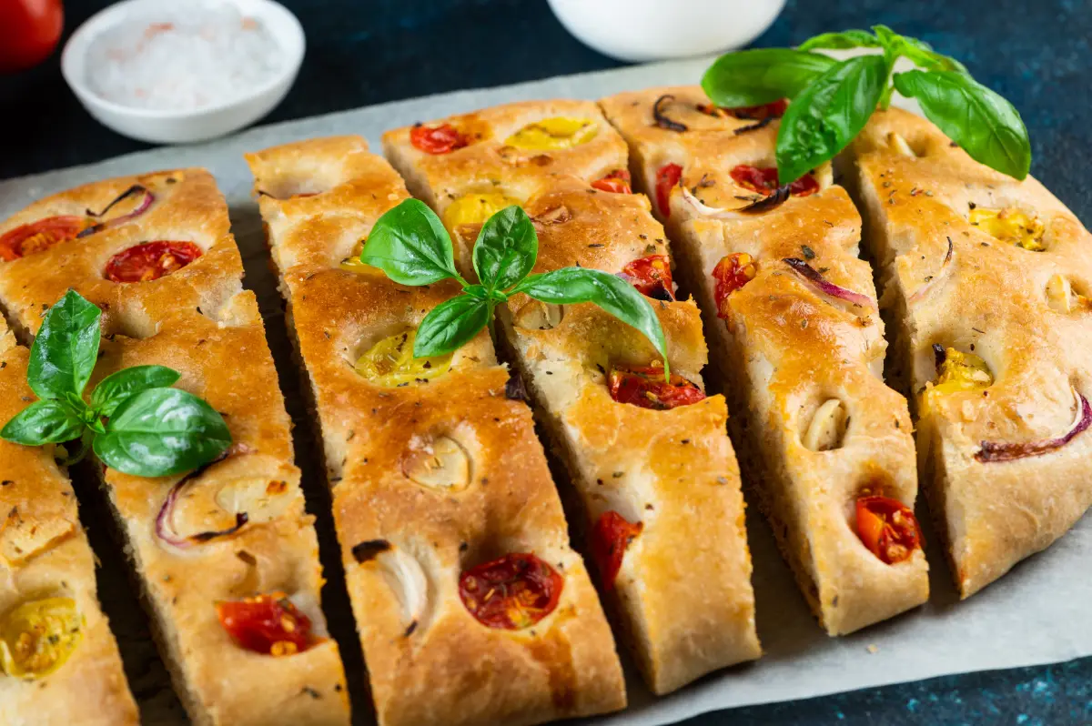 Focaccia : recette italienne facile + 7 secrets pour une mie moelleuse