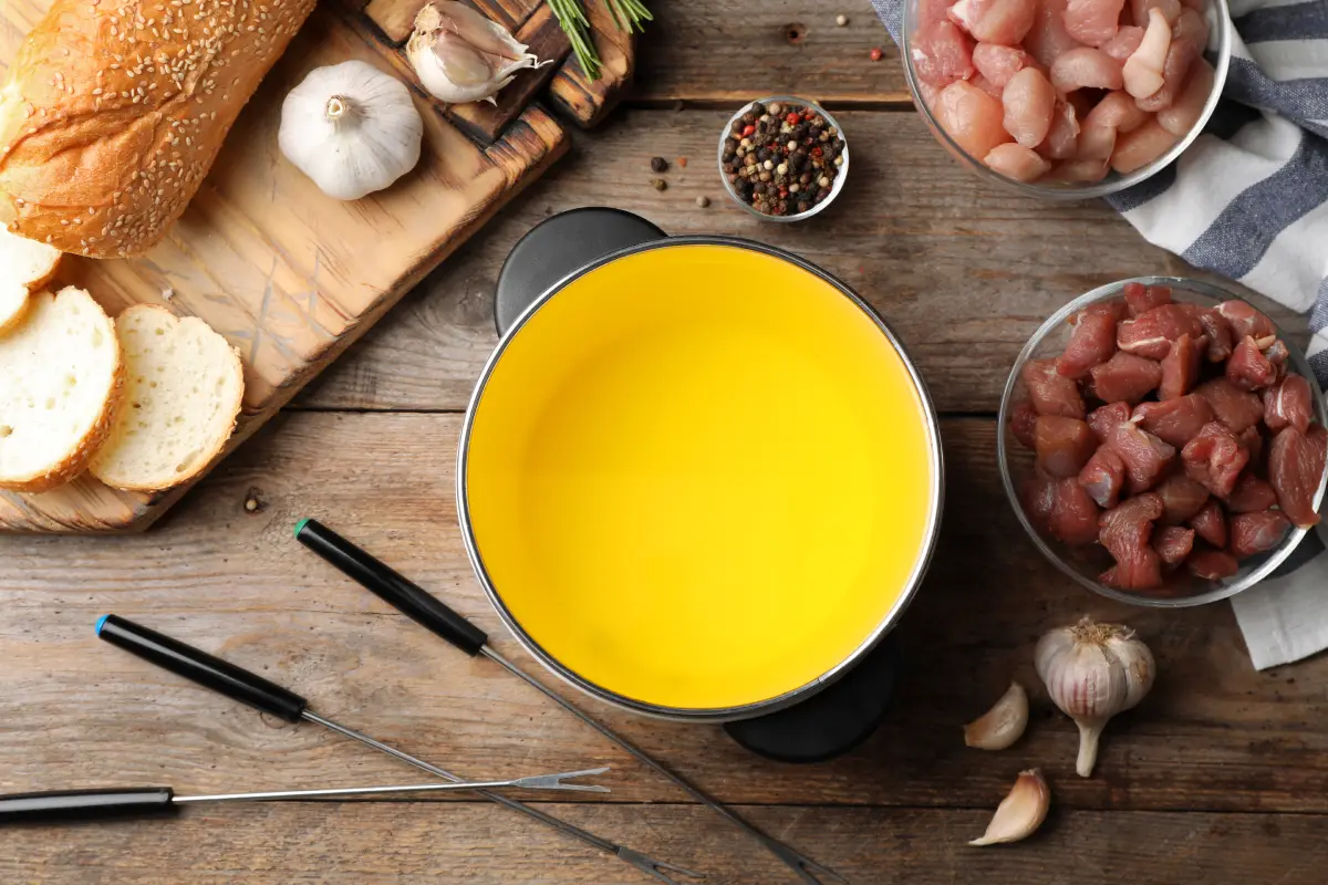 Fondue bourguignonne : recette + 9 astuces (viandes, sauces, cuisson)