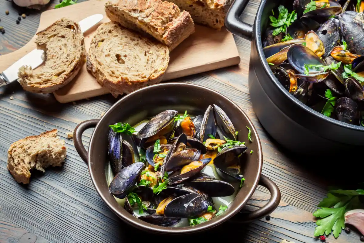 Moule (s) marinières : recette facile + 6 astuces pour des moules parfaites
