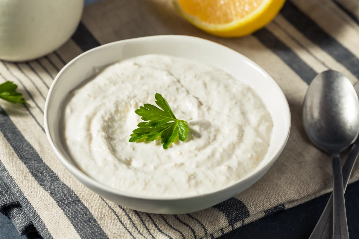 Raifort : recette de sauce facile + 5 idées pour viandes et poissons