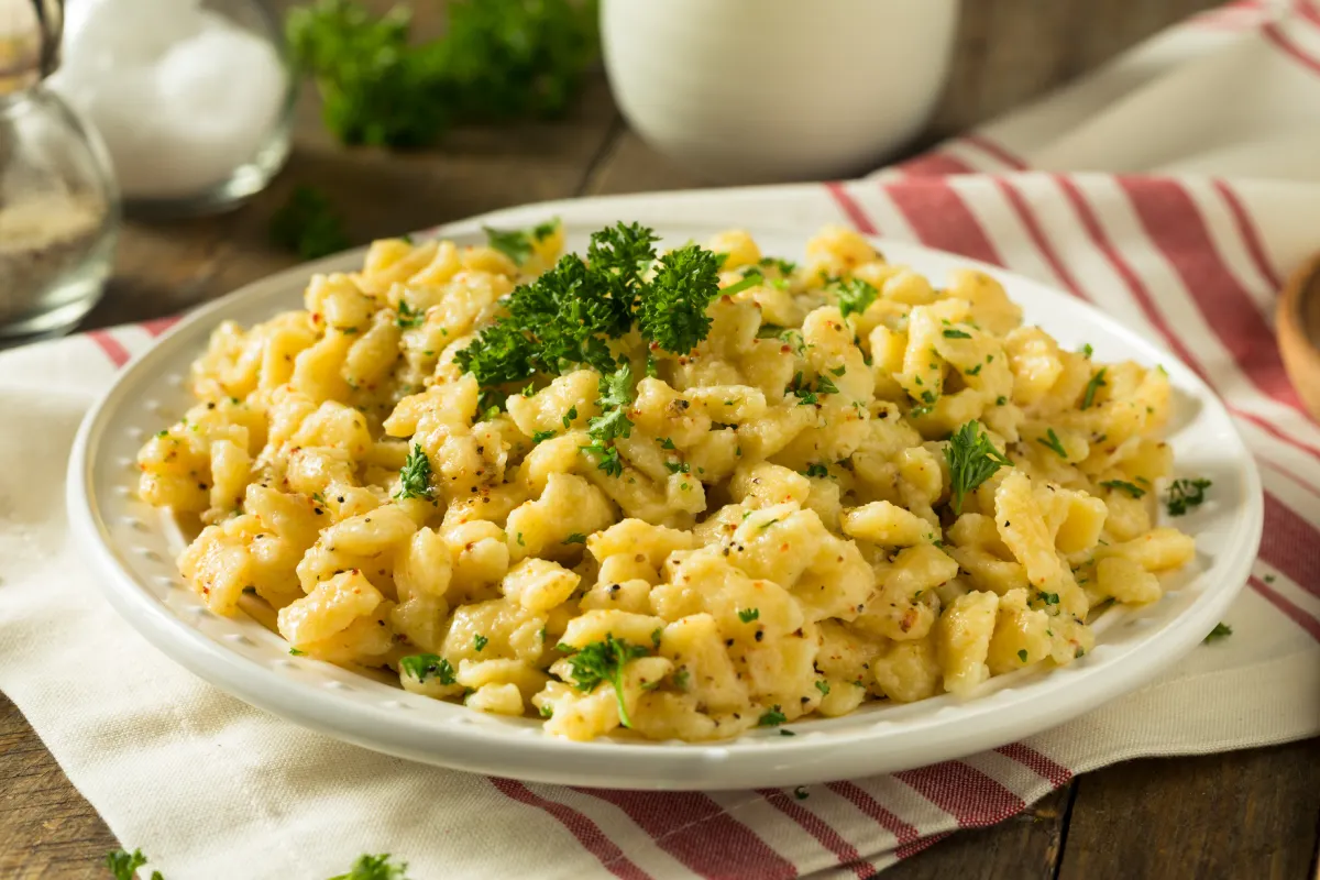 Spaetzle (spätzle) : recette alsacienne facile + 4 astuces pour des pâtes moelleuses